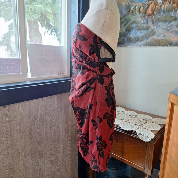 CO Strapless Burgundy/Red and Black Floral Dress, Size 8, RN#66170 - Picture 7 of 16